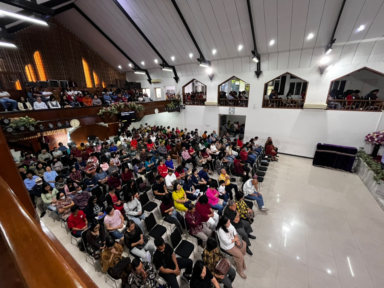 Pelayanan jemaat Elohim